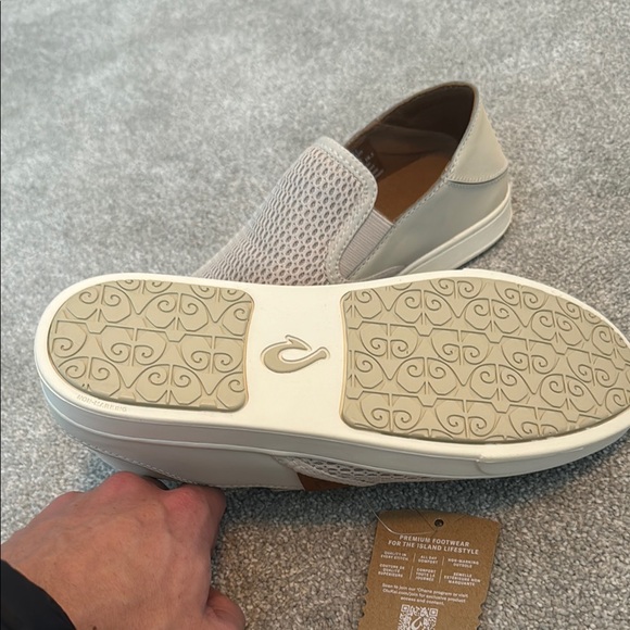 Olukai Women’s Beige Slip-On Shoes NWT - Picture 5 of 5